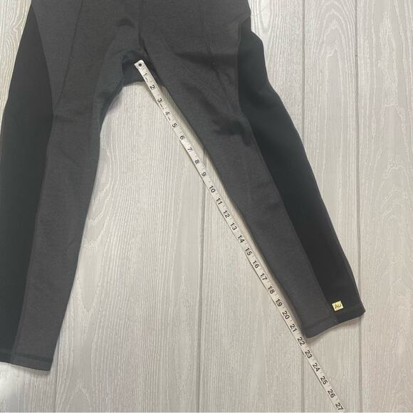 Au Rum Women's Gray & Black Midrise Stretchy Crop Leggings Size Small - Picture 7 of 11